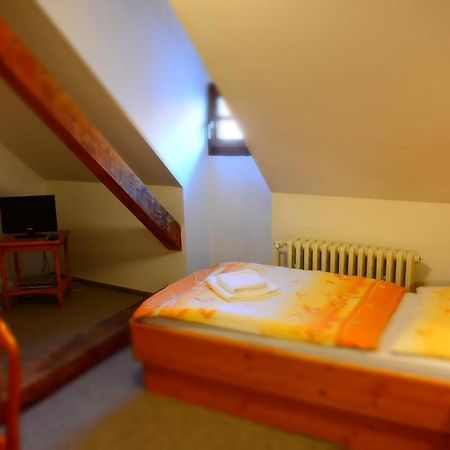 Hotel Ruze Рожмберк-над-Влтавой Экстерьер фото